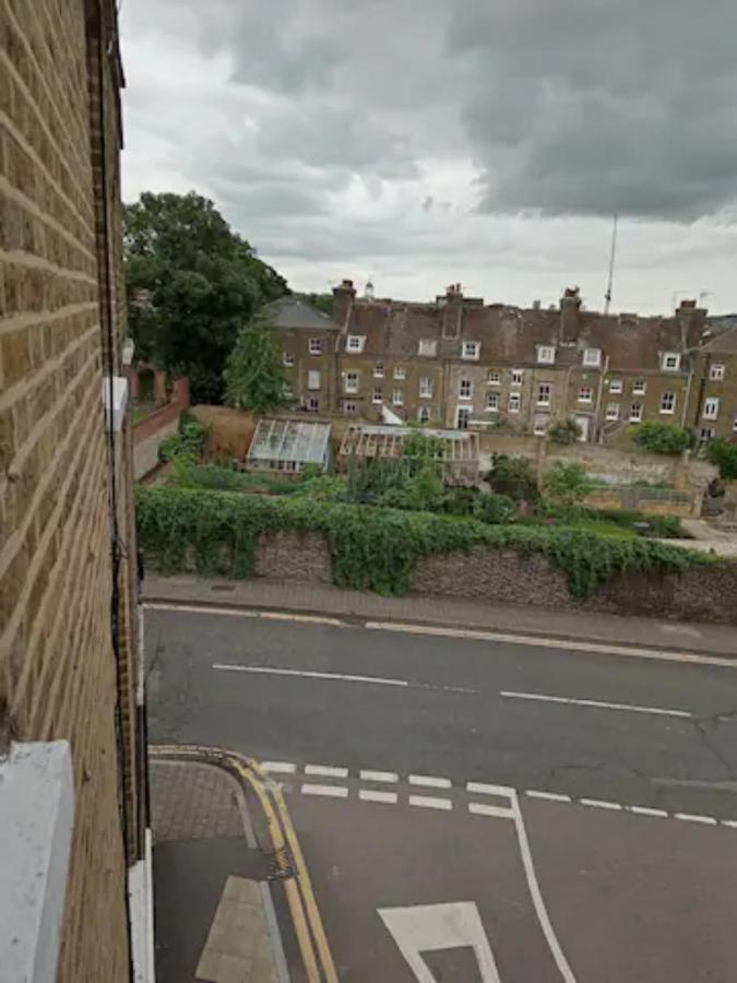 Havisham Studio Flat Rochester Me1 1Xz Strood Exterior photo